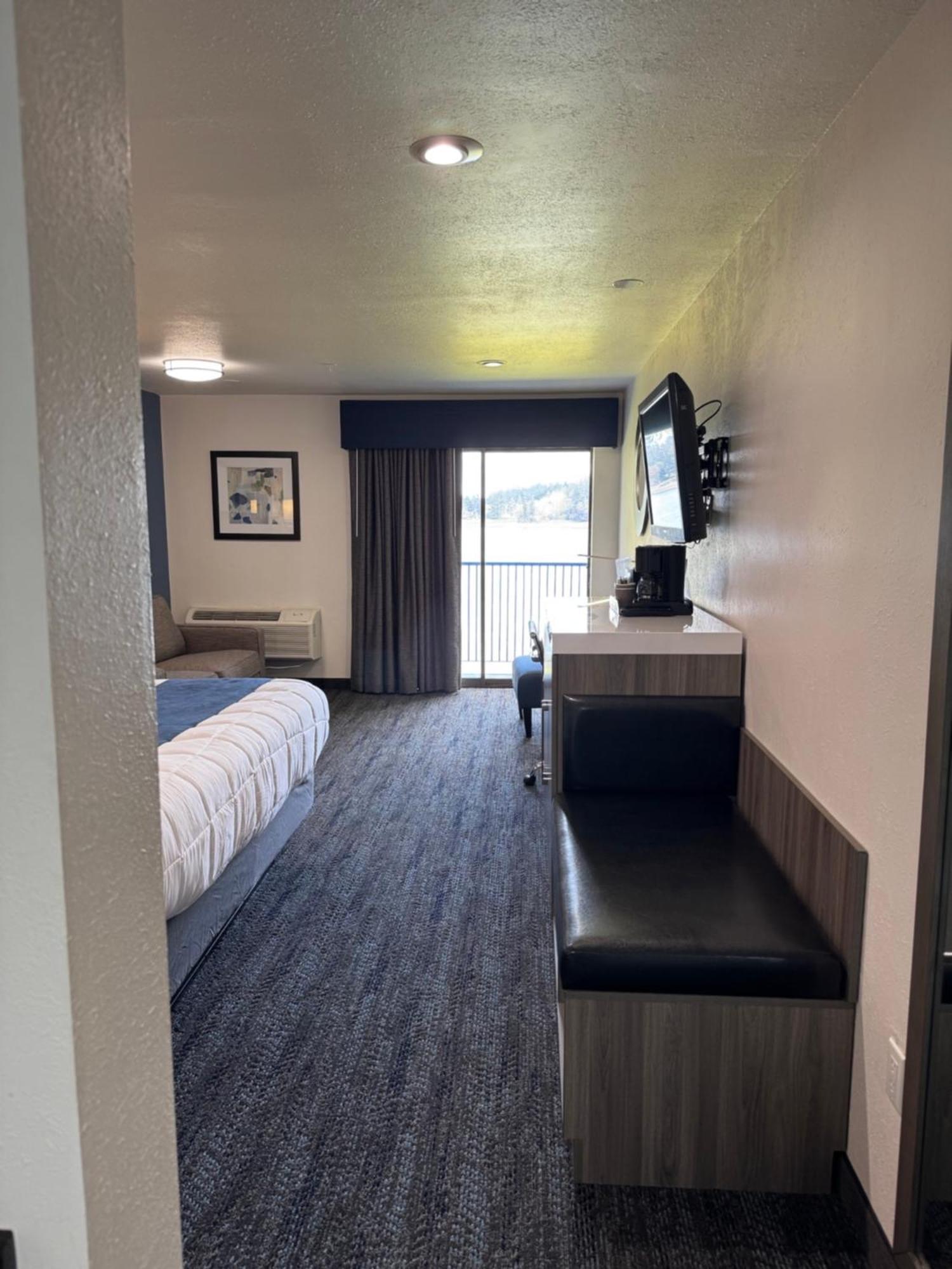 Oyster Bay Inn & Suites Bremerton Exterior foto